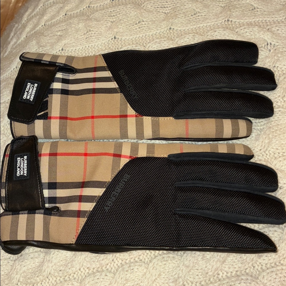 NWOT Burberry gloves : genuine leather with Brit check microfiber